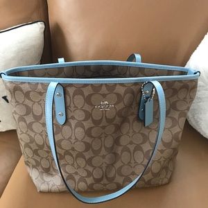 Coach signature city zip tote
